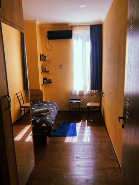 Home Away Home In Heart Of Тбилиси Экстерьер фото