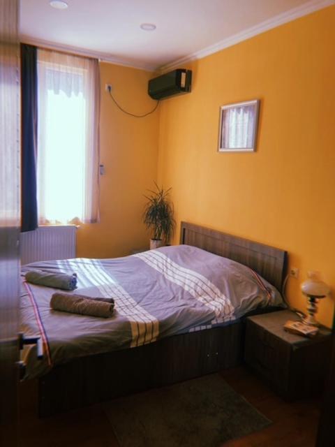 Home Away Home In Heart Of Тбилиси Экстерьер фото